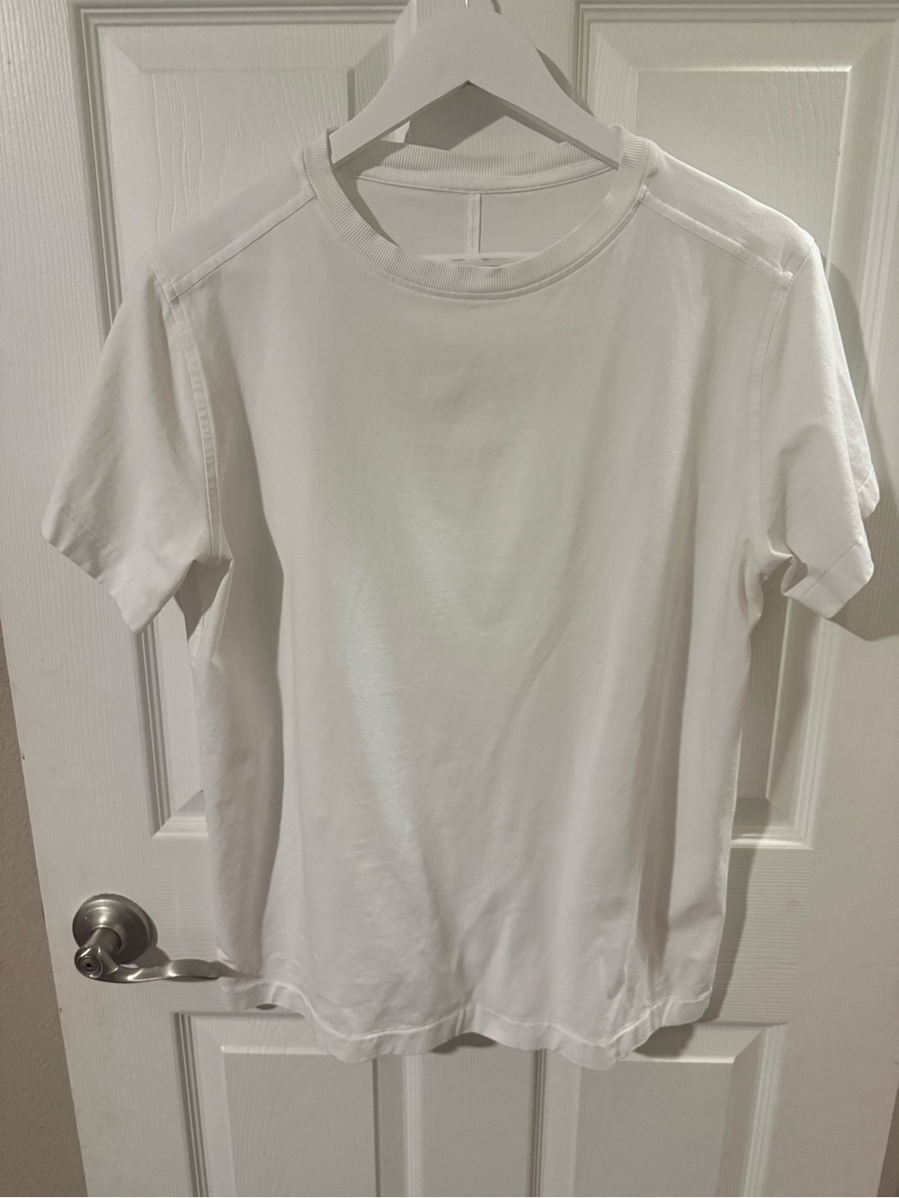 Women’s lululemon athletica Short Sleeve Crew Tee - White! Size: 6!